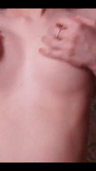 Amateur-nippel-orgasmus in nahaufnahme vom homegirl