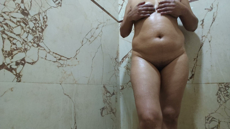 bhabhi ki chudayi: Massage complet à l’huile du corps nu