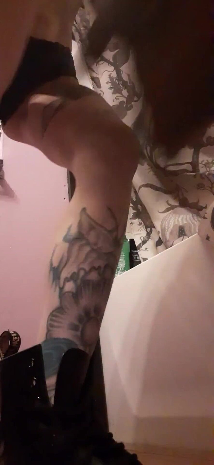 PandoraSG: Páchnoucí boty Nike &amp; Páchnoucí ponížení nohou