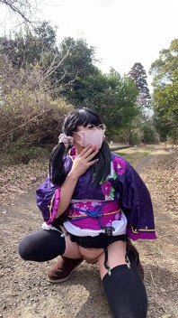 No.112 a beleza fantasma do quimono aparecendo no campo de inverno um crossdresser caminha através da clareira iluminada pelo sol parte 2