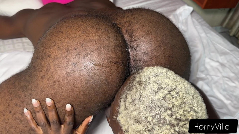 HornyVille: Schwarzer typ liebt es, sein arschloch geleckt zu bekommen