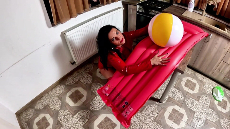 MilfyCalla: Dominant Red Pvc MILF Inflatable Mattress Fetish. Giant Beach Balls,...