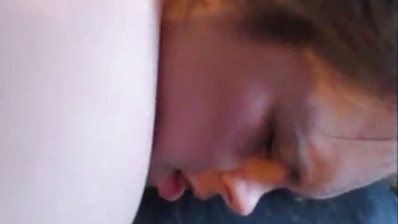 Fat House Wife: Ебарь с огромным хуем осеменил мою жену, делая ее громкий оргазм и кримпай для нее