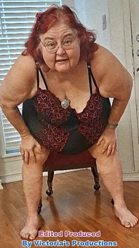 BBW Rijpe Roodharige Verpleegster Vicki Modellult Lingerie
