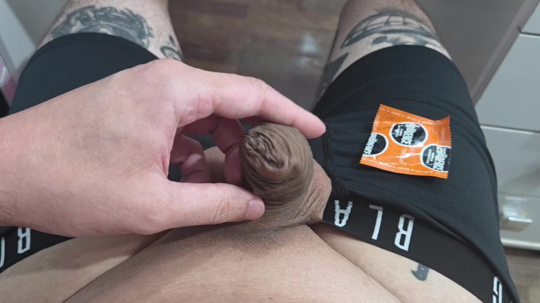 Lkdick8: Bermain dengan zakar saya yang lemas