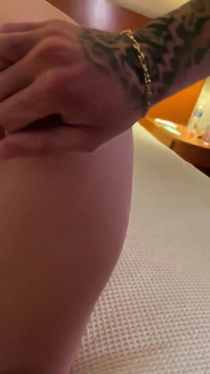 ArlemHot: Ik neukte de kut van de getatoeëerde blonde vrouw op...