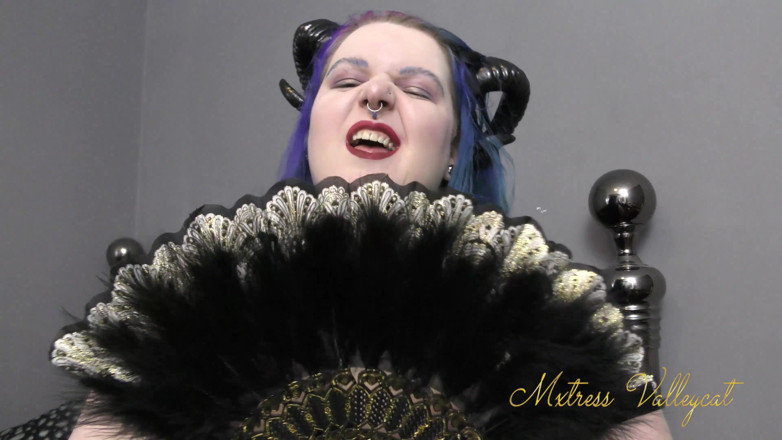 Mxtress Valleycat: Feather fan tease