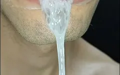 Kom klaar in mijn mond, speel met je sperma en slik het door, close-up, ondeugende homo, tong, sloep