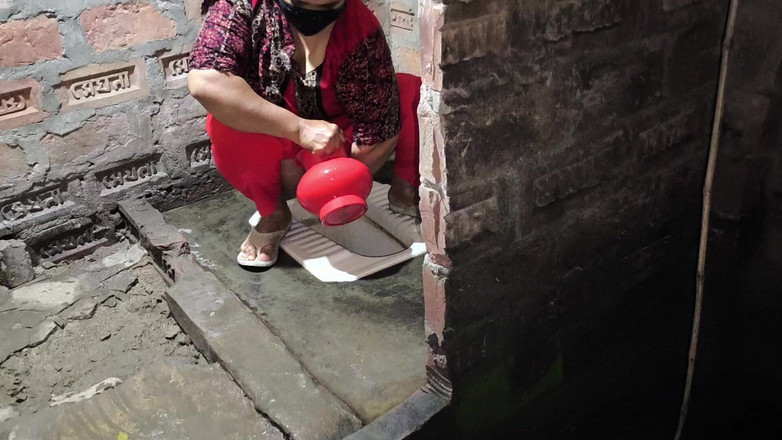 SAFI TV: Moja ciocia siedziała w łazience, przytuliłem ją i zacząłem pieprzyć ją...