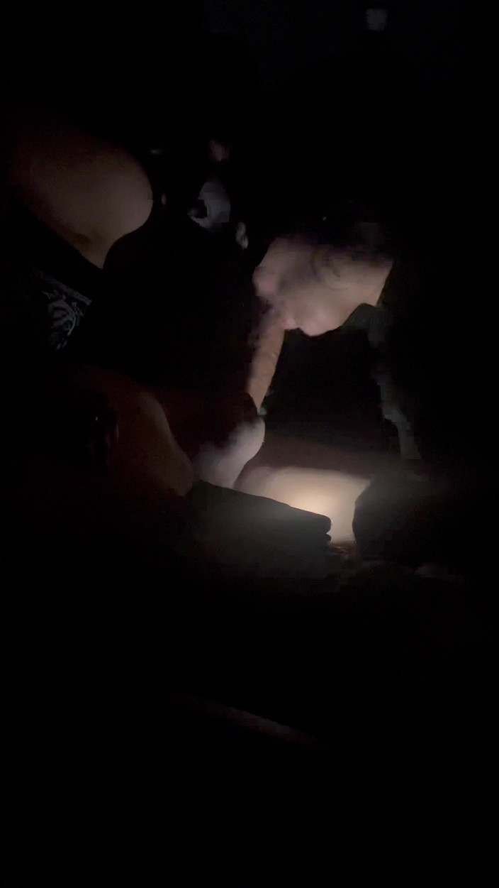 Carlos sanchez: Dvě Latinky kouří v autě