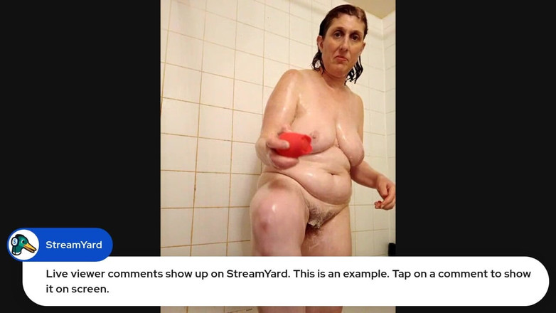 Kelly Avondale: Tomando una ducha