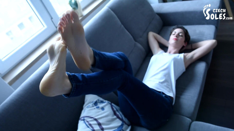 Czech Soles - foot fetish content: Neues modell nikol neckt barfuß, pOV