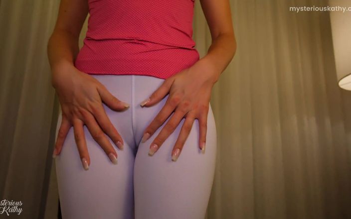 Mysterious Kathy: Кончаю на белые штаны для йоги горячей сводной сестры в видео от первого лица