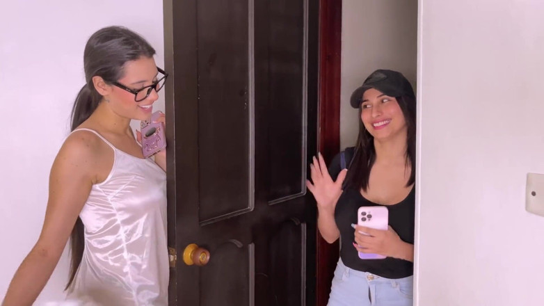 Jenifer Play: Chica Delibery Ninfomana Recibe Sexo Duro Con Strapon De Propina -...