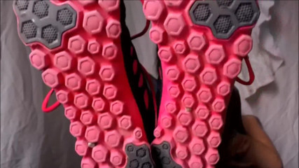Solo Austria: Shoe worship with her new sneakers