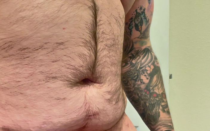 TattedRockerBear: Seksowny wytatuowany owłosiony pulchny niedźwiedź orgazm z pierścieniem kutasa