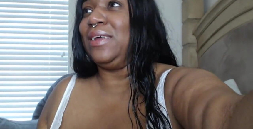 Josie4yourpleasure: Маслянистые сиськи, лизание сосков и тряска задницы в белом