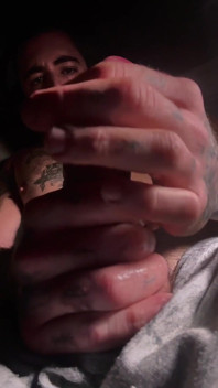 Vorbe murdare intense pe canapea
