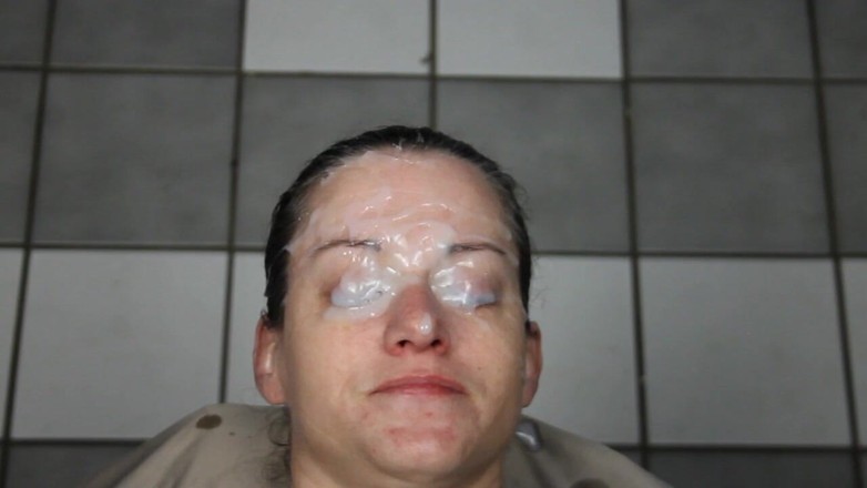 Dirty Dees: 在肮脏的 dees 操逼漂亮的脸