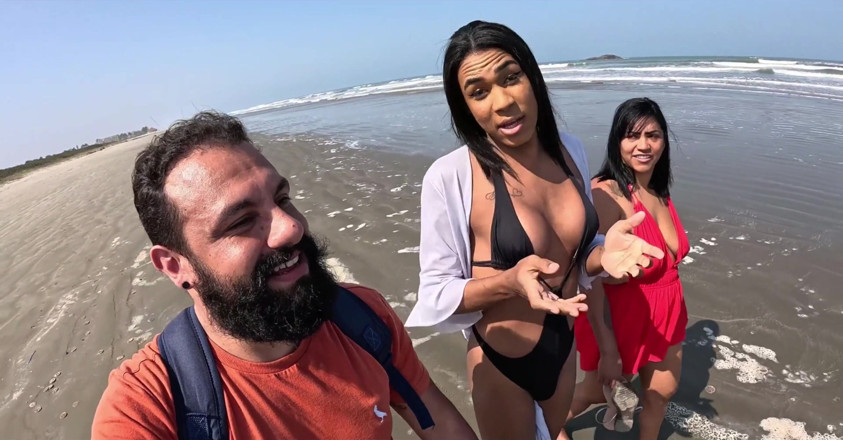 Mattos Movies Trans: Baianinha Trans mengongkek pasangan di pantai