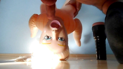 Naxy: Velmi drsné stříkání do krku