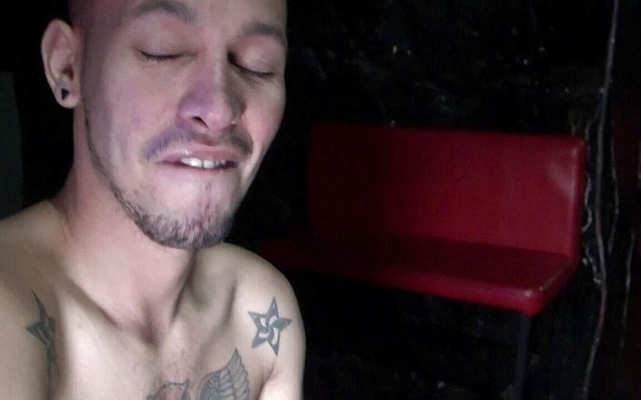Gaybareback: Dziwka zerżnięta na oklep przez topowego Latynoskiego Mauricio Wilde'a