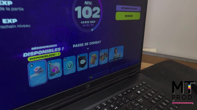 MT gay prod: Dia menjatuhkan Fortnite untuk menghancurkan pantat ayah tirinya!