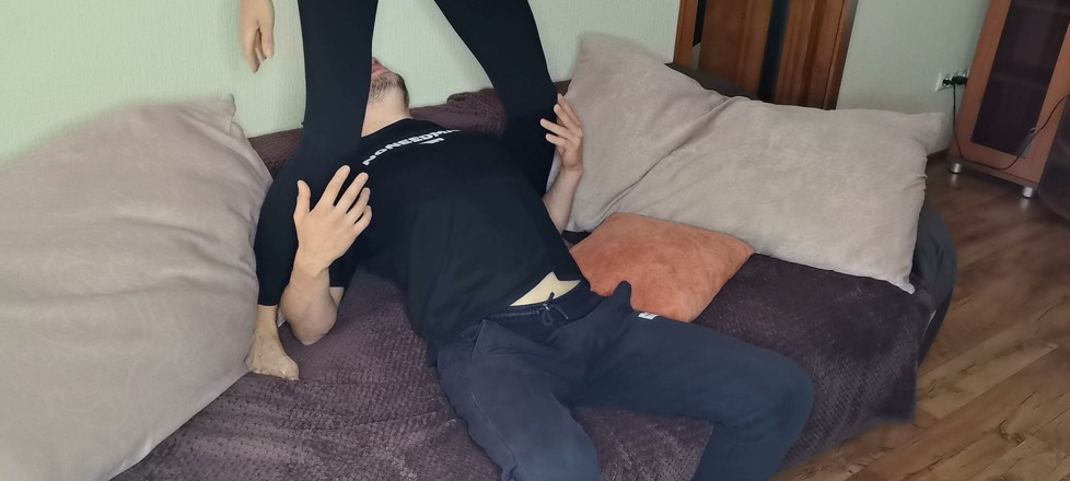 Milalika: I Sat on His Face in Leggings.
