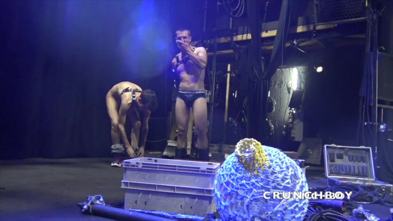 The official French bareback channel: Twink fodida em pêlo no clube de dança
