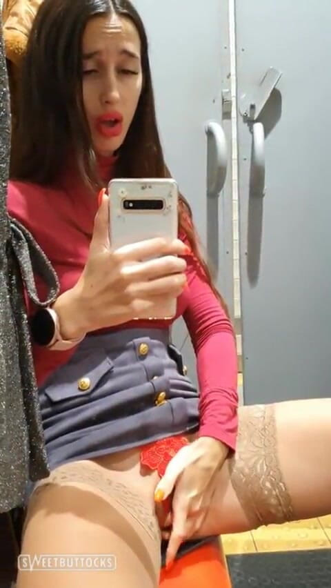 SweetButtocks: Sexual Fun in the Fitting Room of the Store