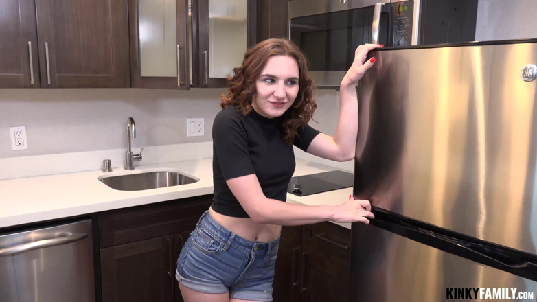 Kinky Family: Udělala jsem se na obličej své nevlastní sestry