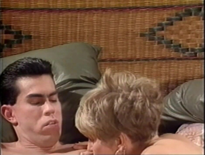 BiFantasy: Amator bisex party at home with straigths curious and the...