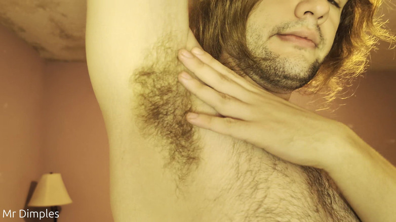 Mr Dimples: Io mostro le mie ascelle post-allenamento!