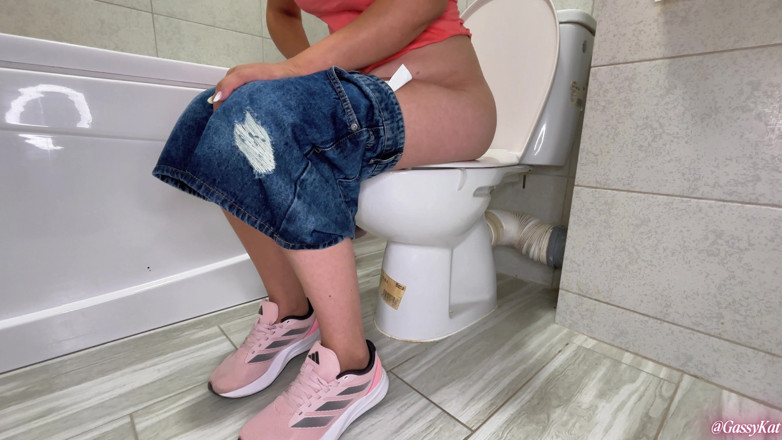 GassyKat: The Daily Toilet S2 Episode 12