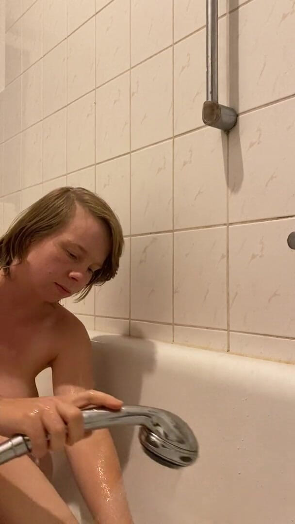 SweetLucy96: Camera in the shower