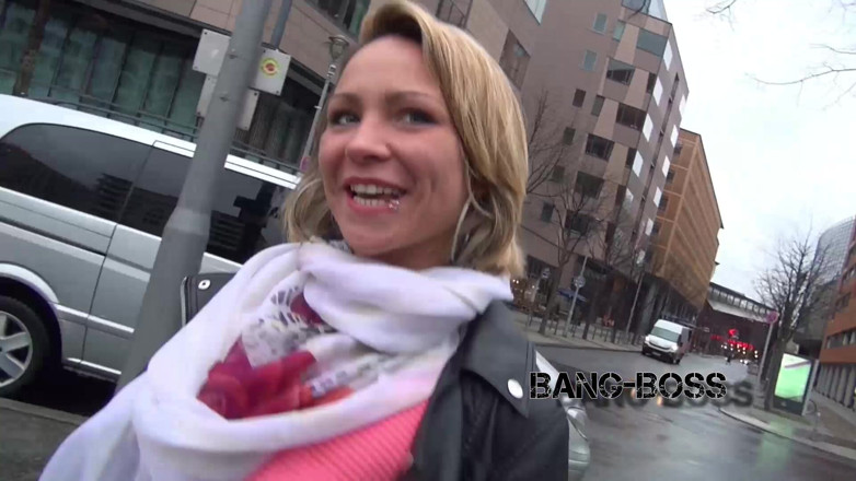 Bang-Boss: Porno-casting auf der offenen straße mit Honig, teil 1