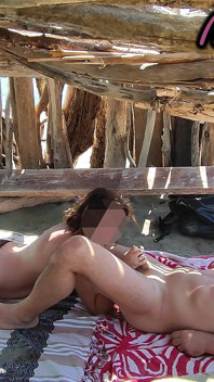 Francesa MILF Punheta Amadora Em Praia De Nudismo Público Na Grécia Para Estranho Com Ejaculação - Misscreamy