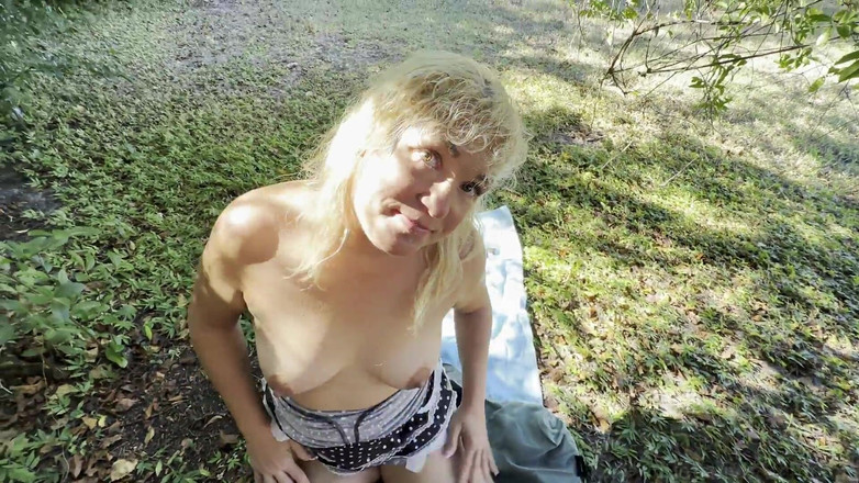 Nataliya Crimson: Hinterhof blowjob