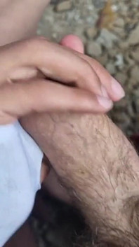 Un joven hijo de puta en una fábrica abandonada conoció a su papá y folló sus agujeros duro hasta que se corrió