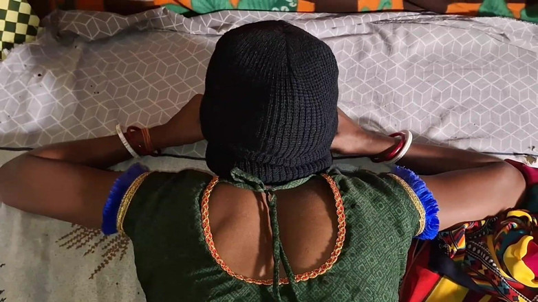 Desi step mom: Mătușă îmbrăcată într-un sari roșu