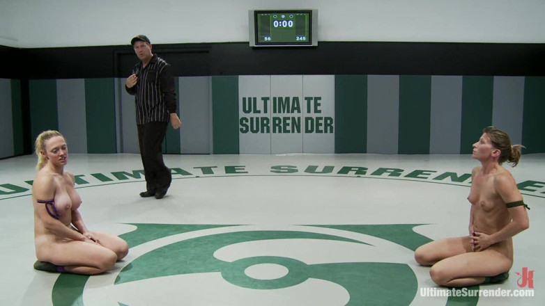 Ultimate surrender by Kink: Mistryně z posledního roku převezme sexy blondýnku s obrovskými prsy,...