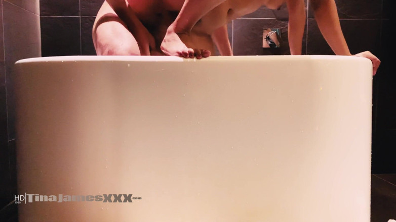 TinaJamesXXX: Badezeit im hotel