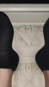 Travesti twink babasının ayaklarına masaj fetişi yapıyor