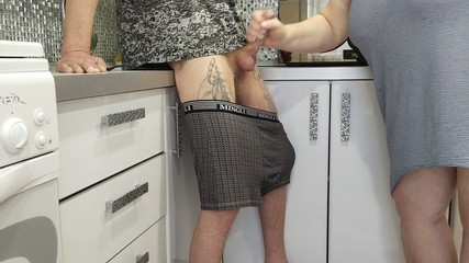 Zona901: Kayınvalide mutfakta sikimi emiyor ve ağzına boşalıyor