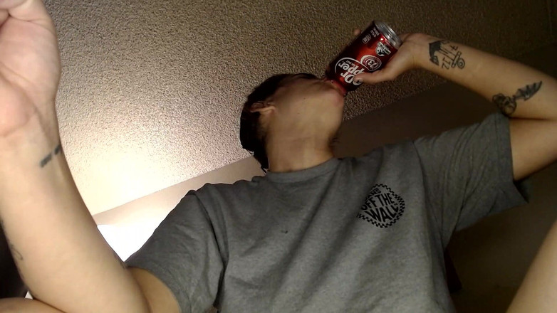 Abby Anna: Dr. P Soda éjacule avec des éjaculations bruyantes