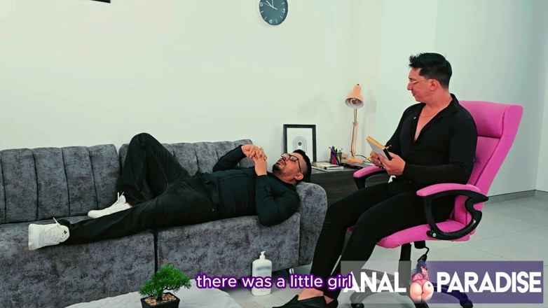 Analparadise69: Můj nevlastní syn šuká můj zadek, zatímco se díváme na film...