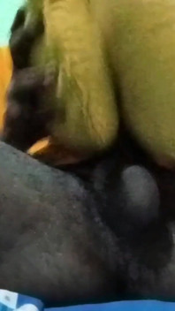 Pijat kontol hitam dan masturbasi sampai muncrat banyak banget