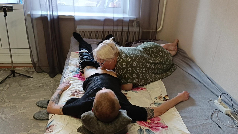 Zona901: Sousedka vysaje každou poslední kapku spermatu