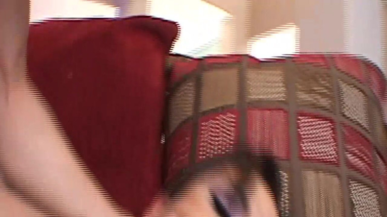 VHS-Vixxxen: Sein Riesen Schwanz Bohrt Sich Tief in Ihr Loch