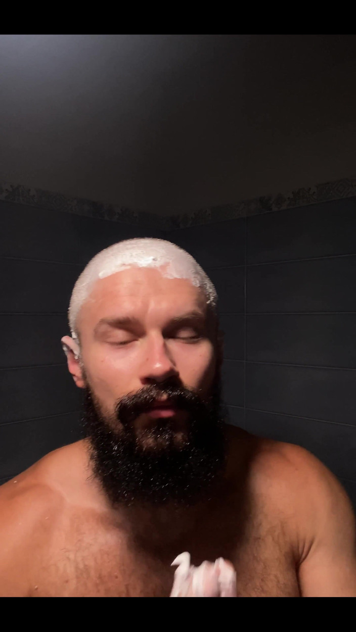 Mister Stone: Vidéo ASMR de moi en train de me raser la...